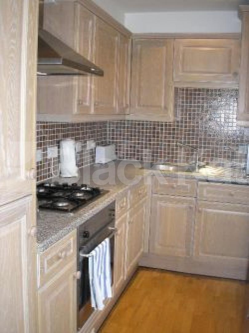 			2 Bedroom, 1 bath, 1 reception House			 Sussex Way, HOLLOWAY N7